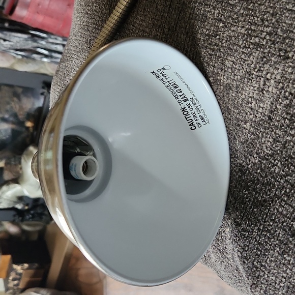Underwriters Laboratories clamp on desk lamp - Picture 2 of 4